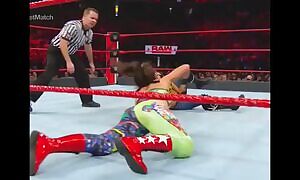Bayley pins Mickie