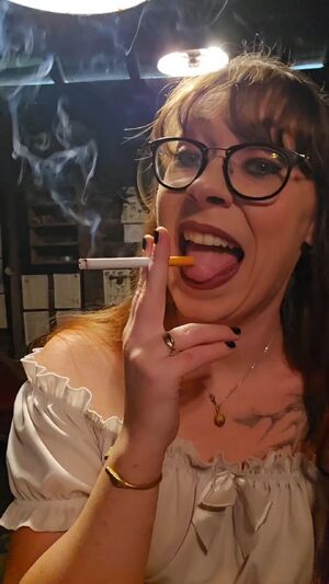 Fansly Uk Fetish Glasses Lips MILF