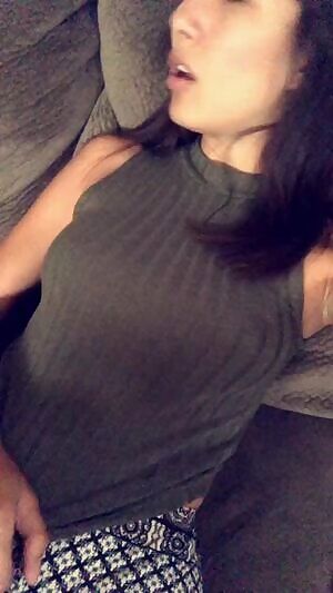 They just want to pop out of this sweater