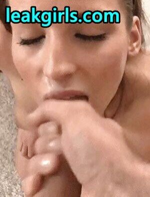 Happily taking his warm man milk on her face