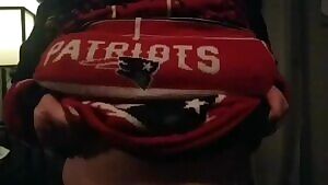 Sundays are for football and titty drops! 🏈🏈