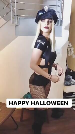 Lele Pons i wanna pound this slut senseless and cover her perfect juicy ass in cum