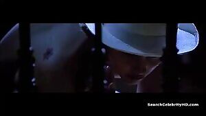 Alessandra Martines demonstrating an unconventional courtroom strategy in Tout ca pour ca