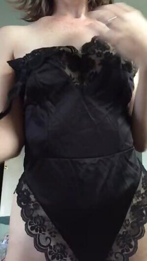 Oh hi it’s a tiny titty squeeze gi!