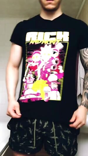 Love taking off my clothes after good gym session and spend time naked 😉