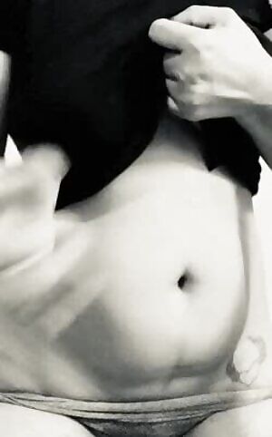 Take my clothes of and smoke some hookah with me 💨💨💨