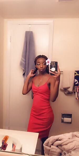 happy new year everyone <3 i didn't have much fun working new years eve but it got better the later it got! and i got a glass of champagne🥳