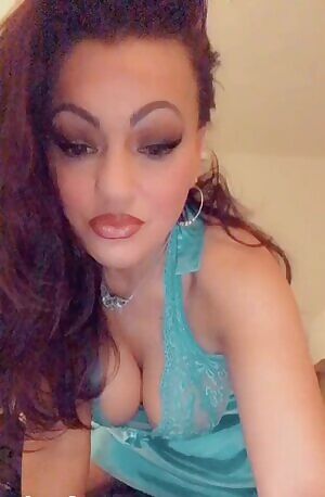 Satin & Lace and Titties in your face.....thats what this Girl has to offer! 💋🍈🍈💋