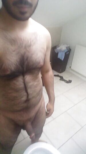 First post on here, how do you like this one? Peeing into the toilet nude