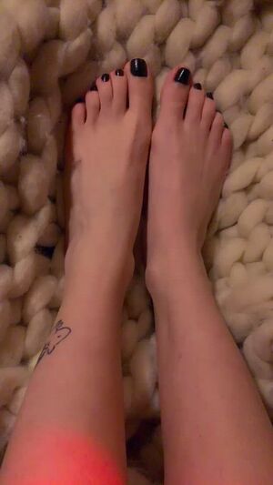 Goth Feet Footjob