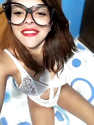 Did I distracted you from work with my Daddy, let me take care of that boner as I show you how I play With Myself Live on 🙈💦 or let me Play with it and Have a