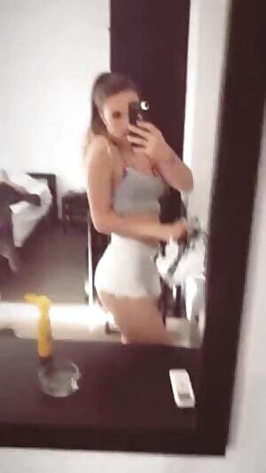 gif of my booty when I was on holiday before corona x