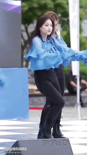 LOONA - Heejin, Hyunjin, Yves, Gowon