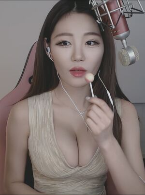 Audio Erotica ASMR Asian Big Eyes
