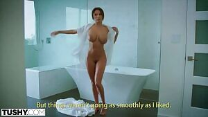 Anissa Kate fresh out of the shower