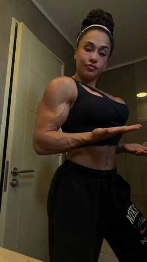 Muscle Girls Muscles Muscular Girl