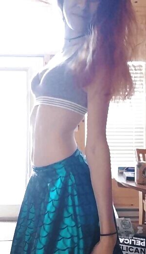 This mermaid loves being a tease 🧜‍♀️