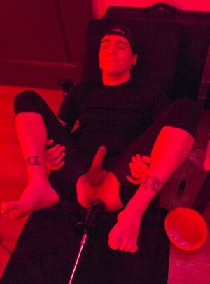 Chastity Fuck Machine Goth Huge Dildo