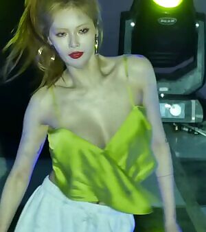 Hyuna Nice top
