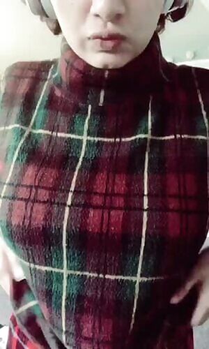 Dropping the titties before dropping my mixtape 😤💦