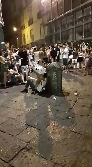 finger banging with a crowd