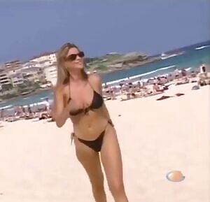 Sofia Vergara showing off that body