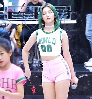 MOMOLAND - Nancy