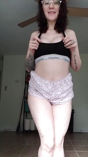 Spreading my Pussy for you... starisstarving on snap