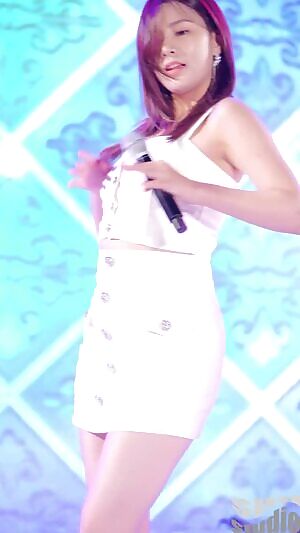 APINK Hayoung cleavage and ass peek