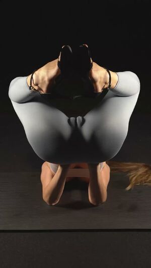 Leg Wrap Amateur Ass Big Tits