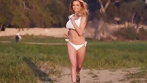 Lindsey Pelas Bouncy Tits
