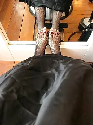 Trying out posting my first foot gif