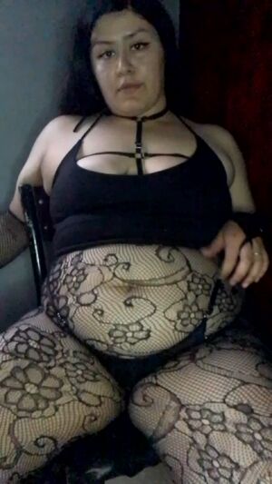 Chubby girl with stockings🕸️