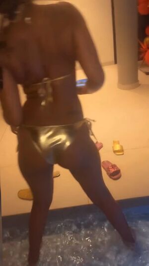 Ebony Freaks Ass Bikini Booty Twerking