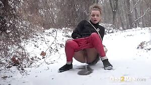 Gorgeous Dafne relieving her pee desperation in the cold snow