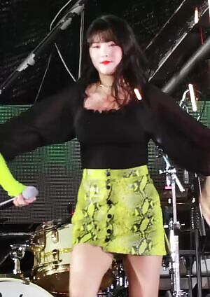 Momoland - Bouncy Ahin