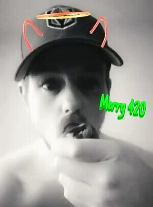 erry 420! Hope you're smoking into the night!! 🌙💨