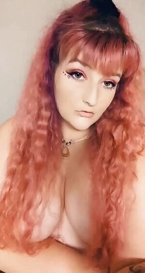 A very rare siting of topless me... Too bad my hairs in the way😈