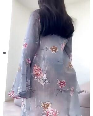 She won't bounce on sum dick? Why???