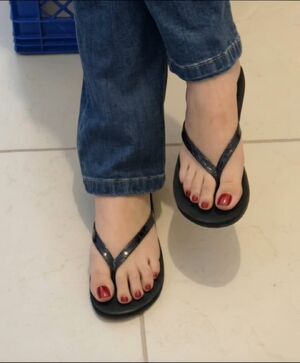 Flip Flop Fetish BareFootMilf Feet Foot
