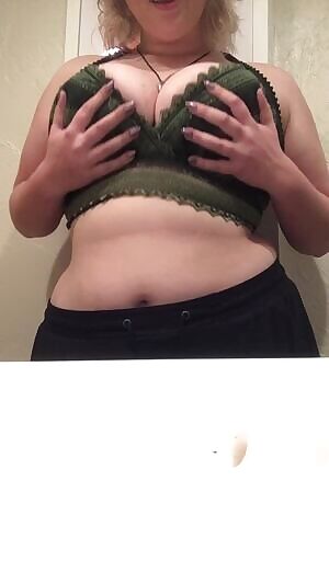 Happy Monday my cuties!! I'm currently on vacation and would loooove to be spoiled while I'm here. Let me share my gorgeous vacation s too!!  I also have all of my premade vids ON SALE for 50% off till Wednesday!!!