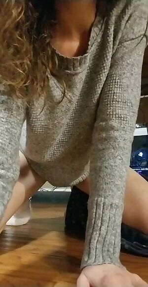 Fuck me under my desk, sir? 🙏😇 f/37