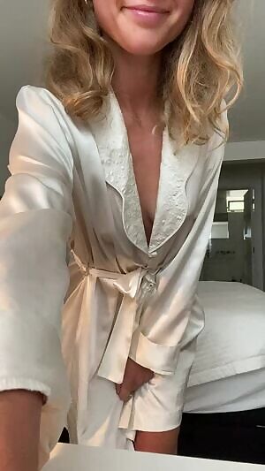 And now to unrobe today’s work presentation... 😛😏💻 #wh