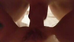 Stretching y perfect petite wie’s pussy