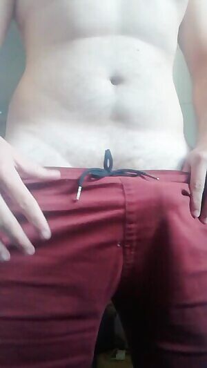 Hung and hungry. Any girls lurking ever had the chance to flirt and play with a hung South African?