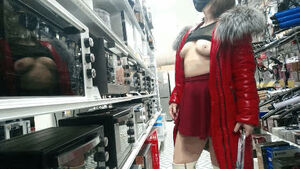 Outdoor Showcase Flashing Public r/CaughtPublic
