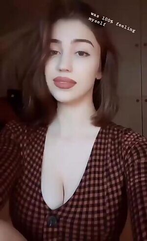 Juicy lips and fat tits :)