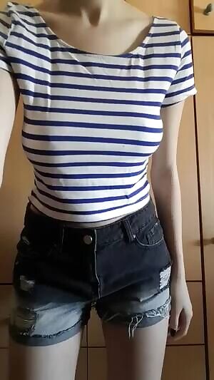 Do horizontal stripes add 10 pounds?