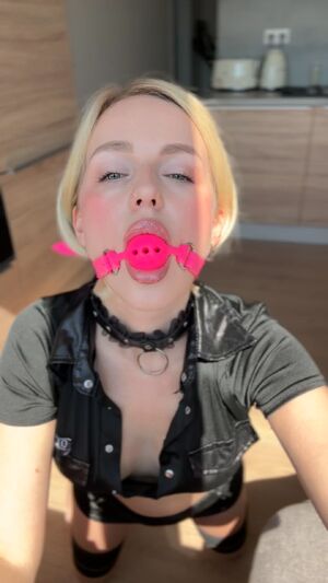 Ribcage Babe Big Tits Blonde Booty