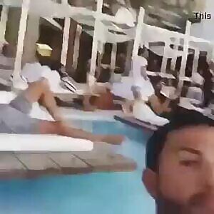 Please watch this video of Amy Jackson before watching 2.0!